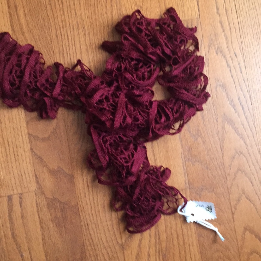 Burgundy twirled lace scarf.